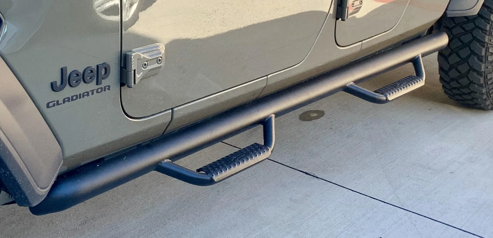 Jeep Gladiator Nfab Side steps IMG_5046