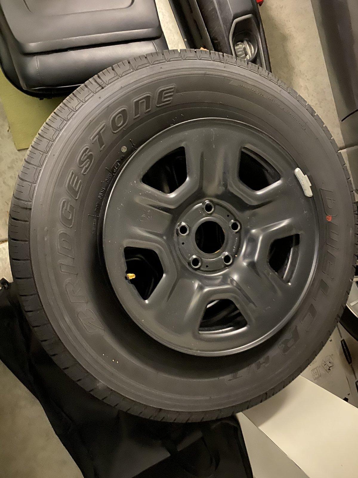 Jeep Gladiator Black Sport steel 17s w/ tires 483139FA-414D-46E3-8E22-837DF8C9381E