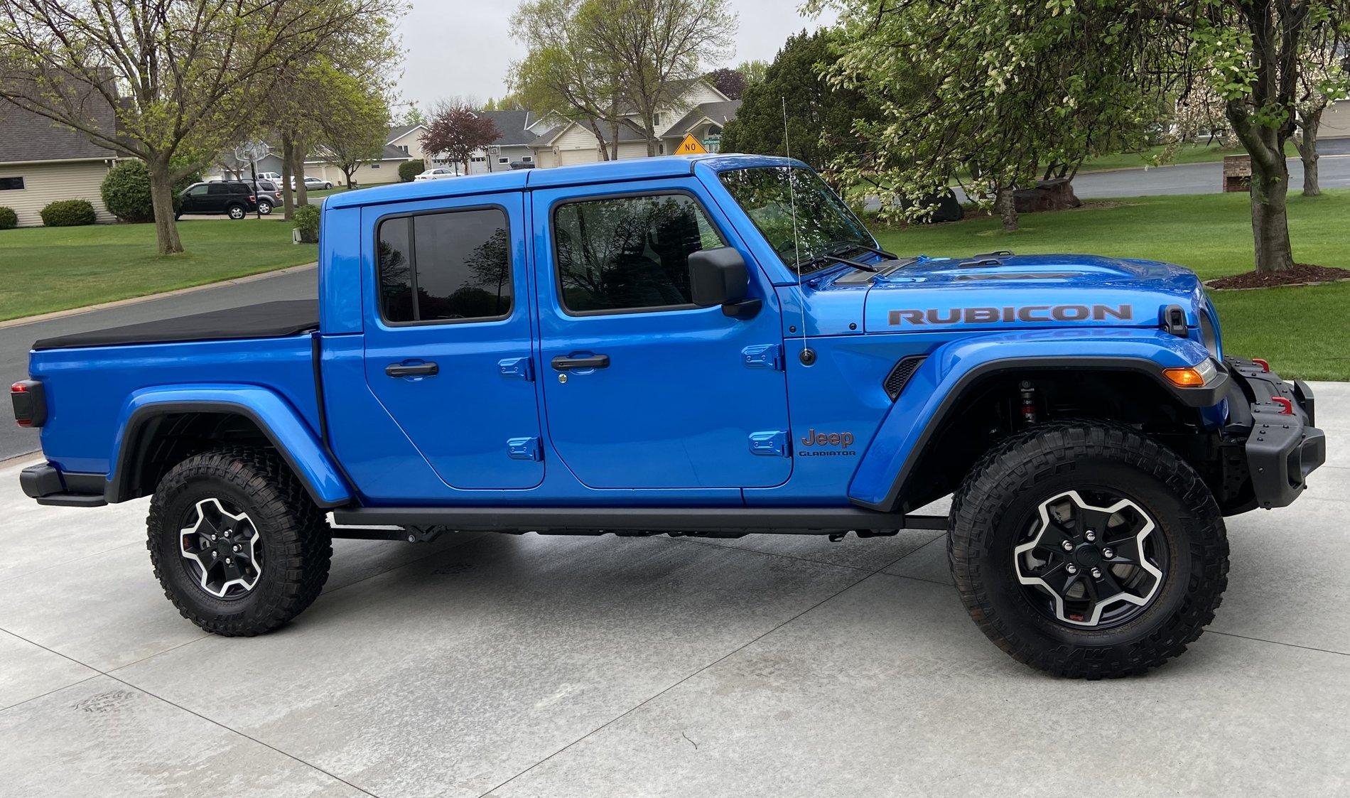 Jeep Gladiator HYDRO BLUE PEARL Gladiator JT Club A1E61075-5D60-42BE-AA80-576BACFAE94A