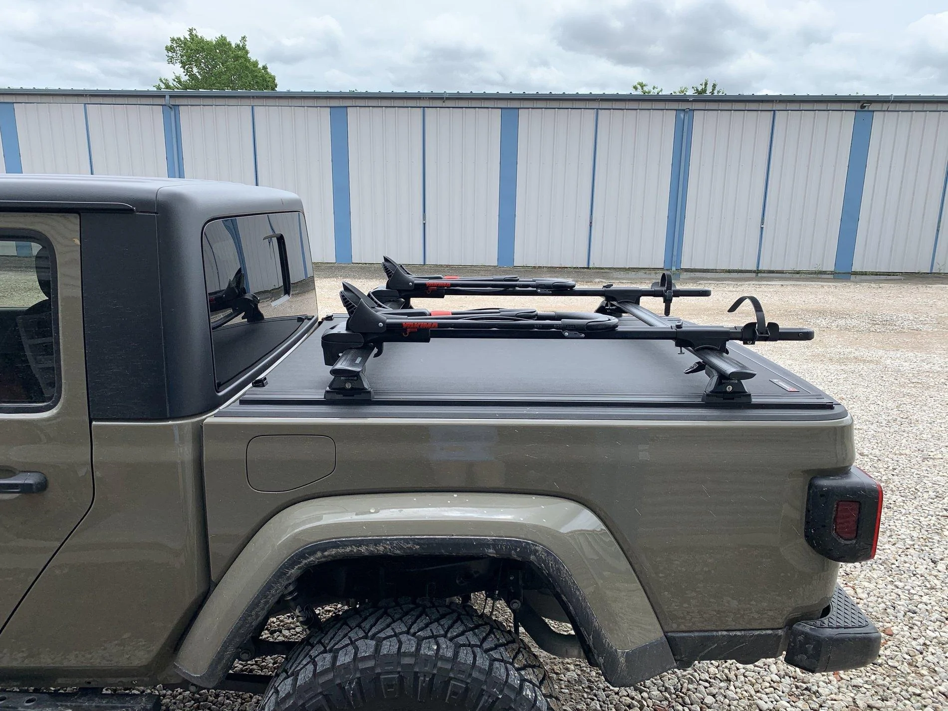 Jeep Gladiator Bak Revolver X4 aUzWIrHPSaOE2u+md5rD0g
