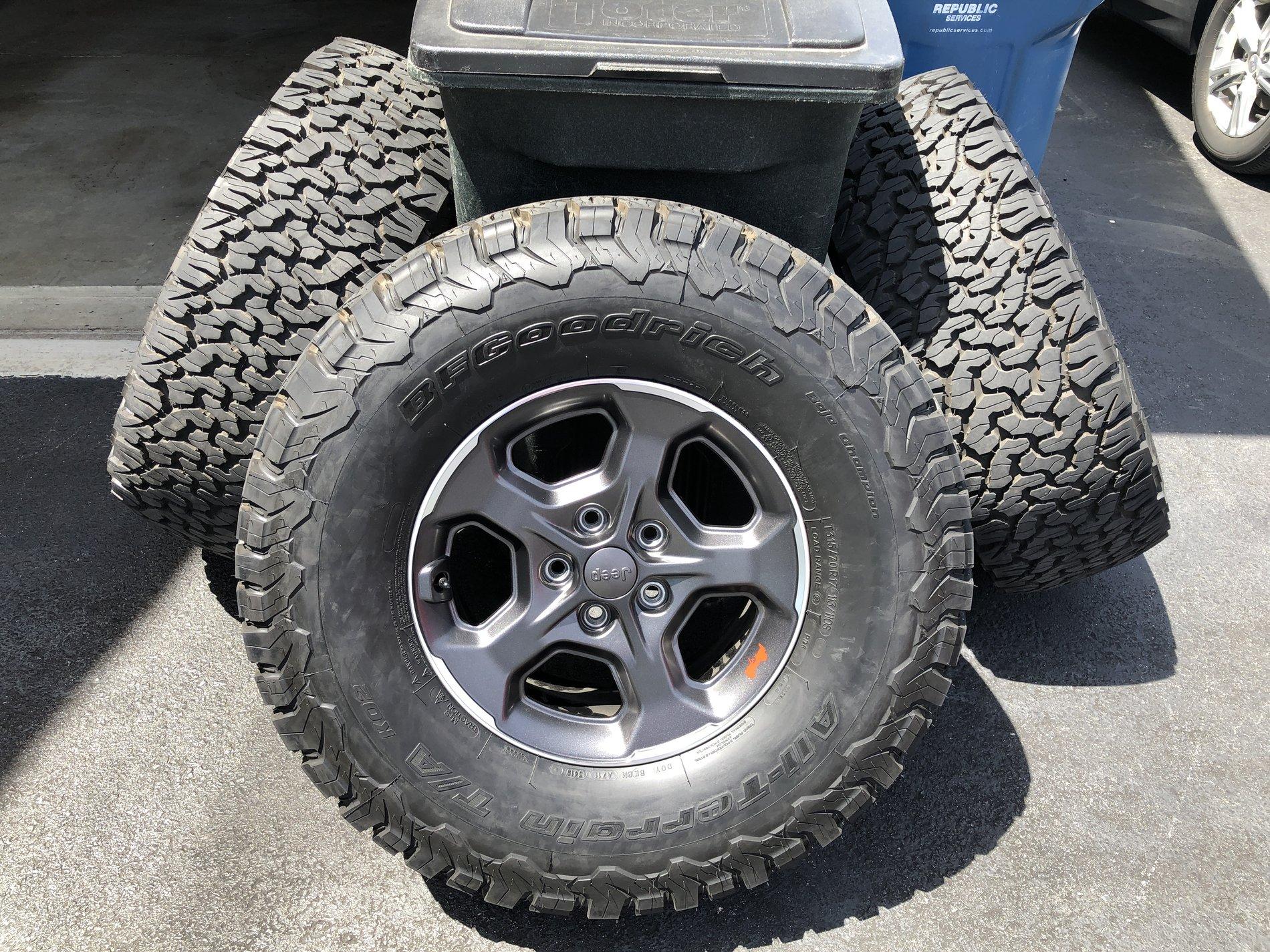 Jeep Gladiator 5 Gladiator Wheels with 315/70/17 BFG KO2s 514E59CF-E496-47B5-A26F-FEB9CF616C75