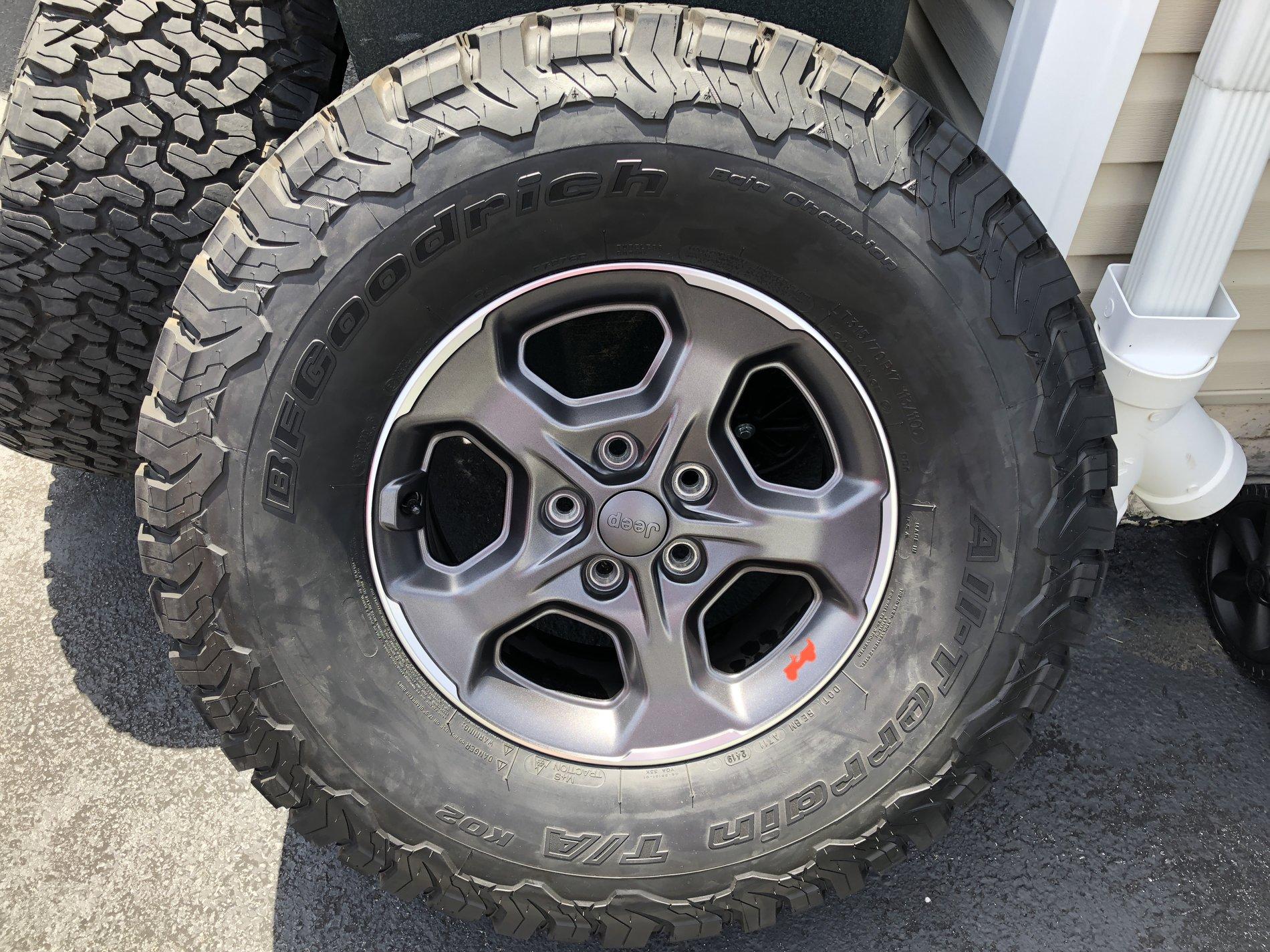Jeep Gladiator 5 Gladiator Wheels with 315/70/17 BFG KO2s C57A8BA8-C0C3-4E27-8A26-3889EF185206