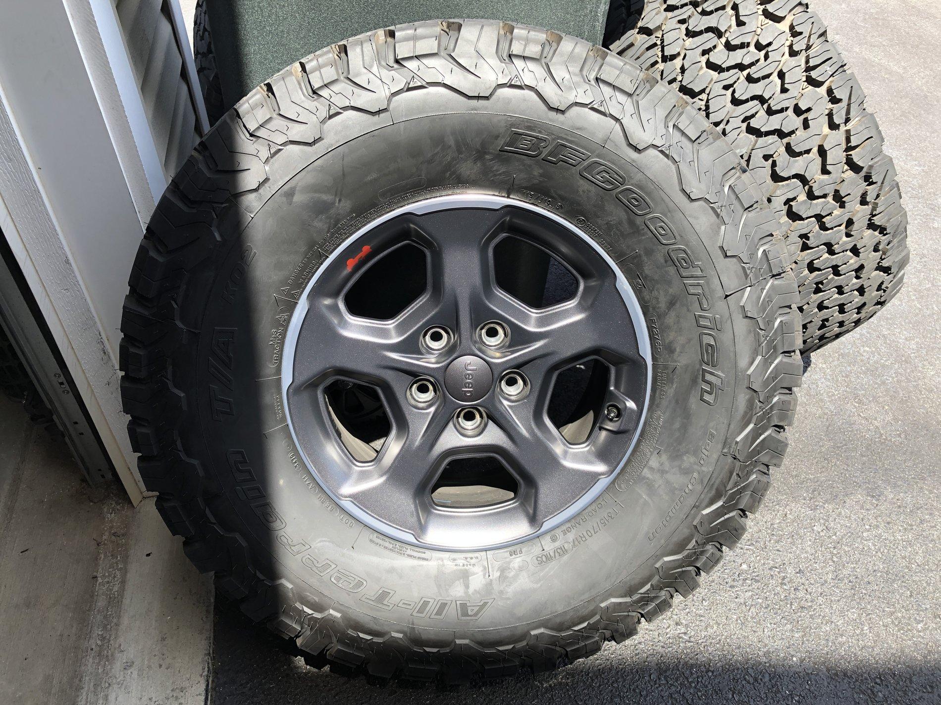 Jeep Gladiator 5 Gladiator Wheels with 315/70/17 BFG KO2s 2515F7D1-28F6-4075-AFCC-AB8EB2C00C44