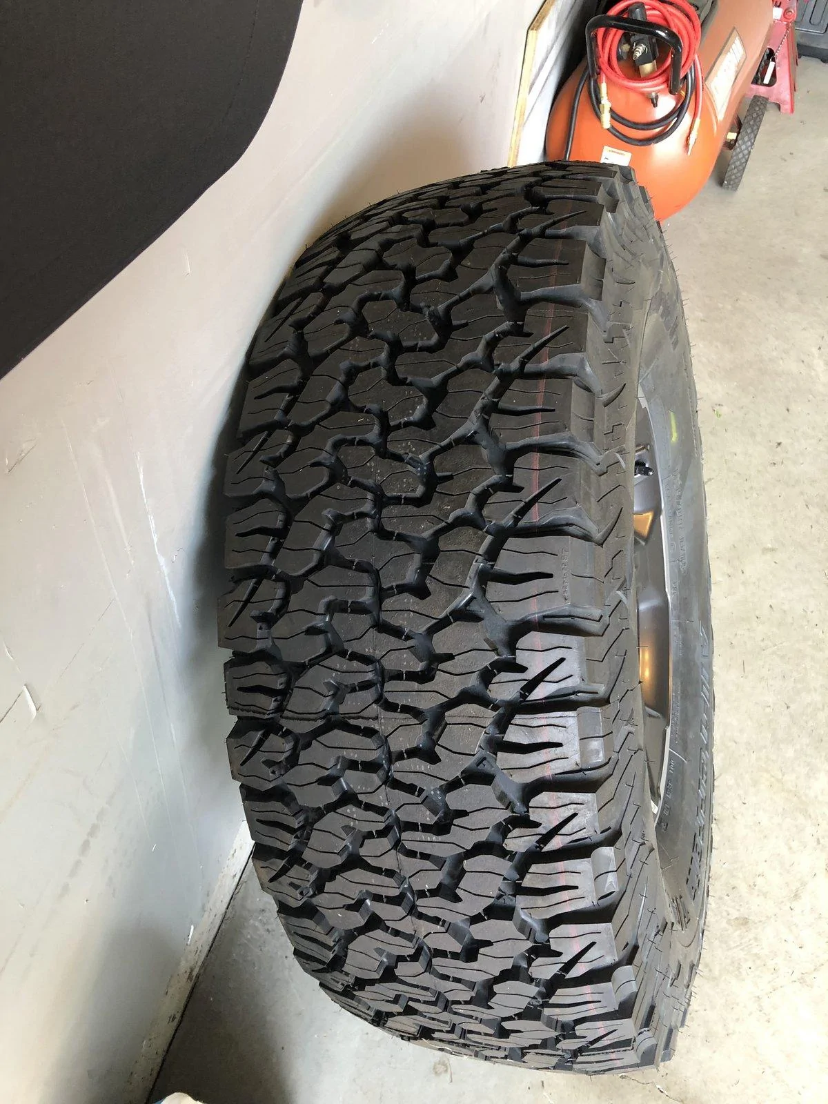 Jeep Gladiator 5 Gladiator Wheels with 315/70/17 BFG KO2s 6ED000A3-B32F-4EA8-A5F3-6355FA88C32D