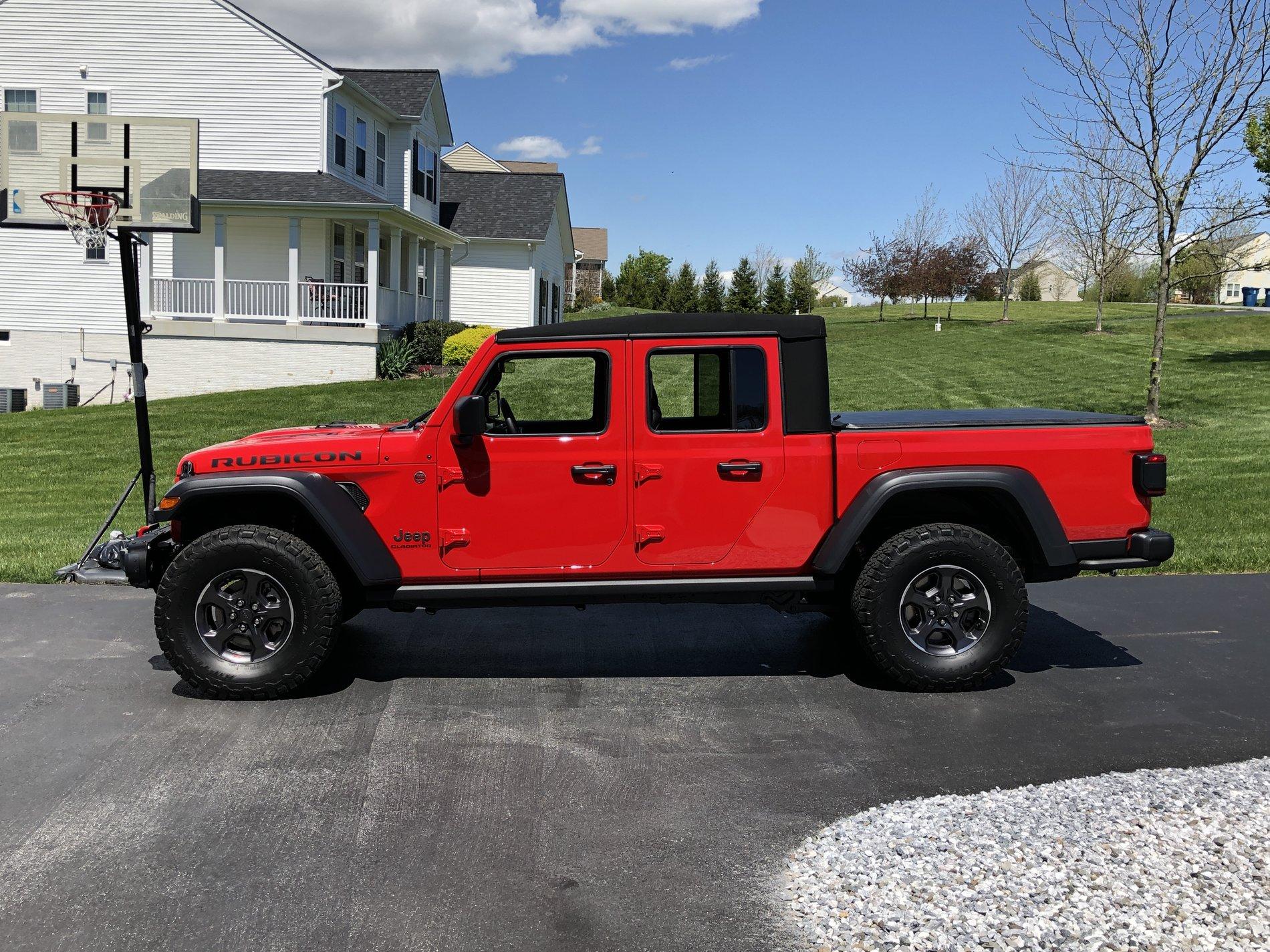 Jeep Gladiator 5 Gladiator Wheels with 315/70/17 BFG KO2s 96360410-4791-4B7D-966B-4E5070ED3B6F