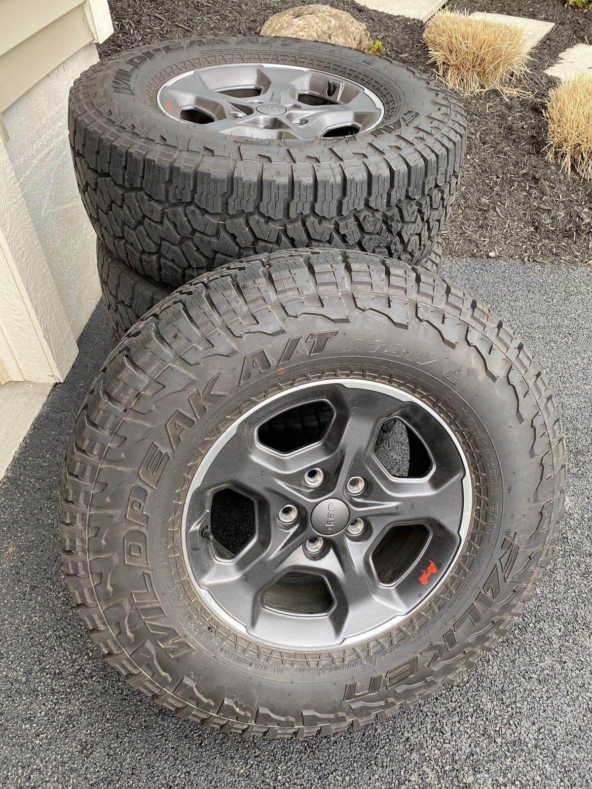 Jeep Gladiator Rubicon Rims/Tires 67D623D1-1838-47E2-8B50-7642CBB18C49