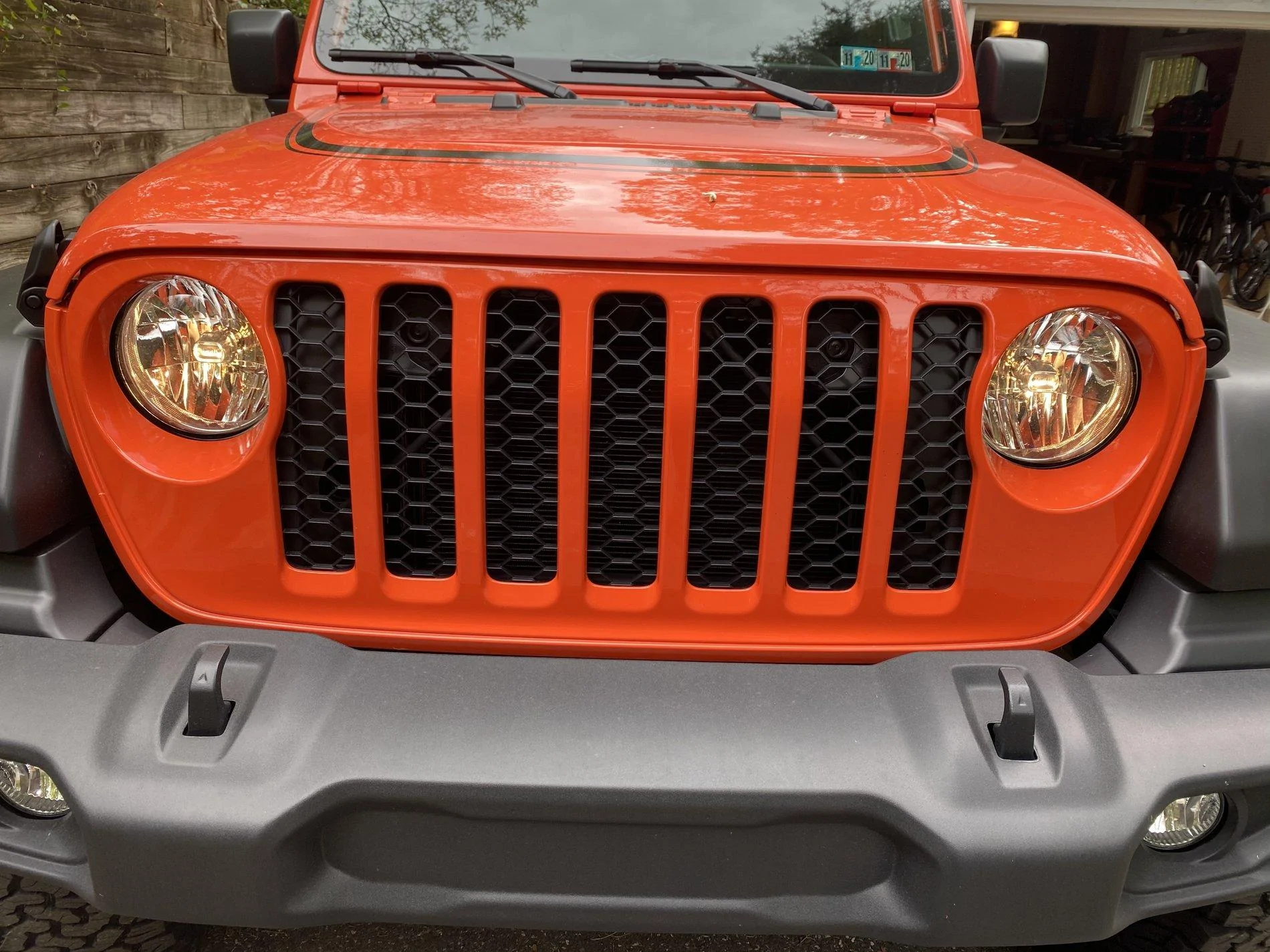 Jeep Gladiator Grill color swap D60BE0C5-0FF5-44B1-BA38-15E654057B4D