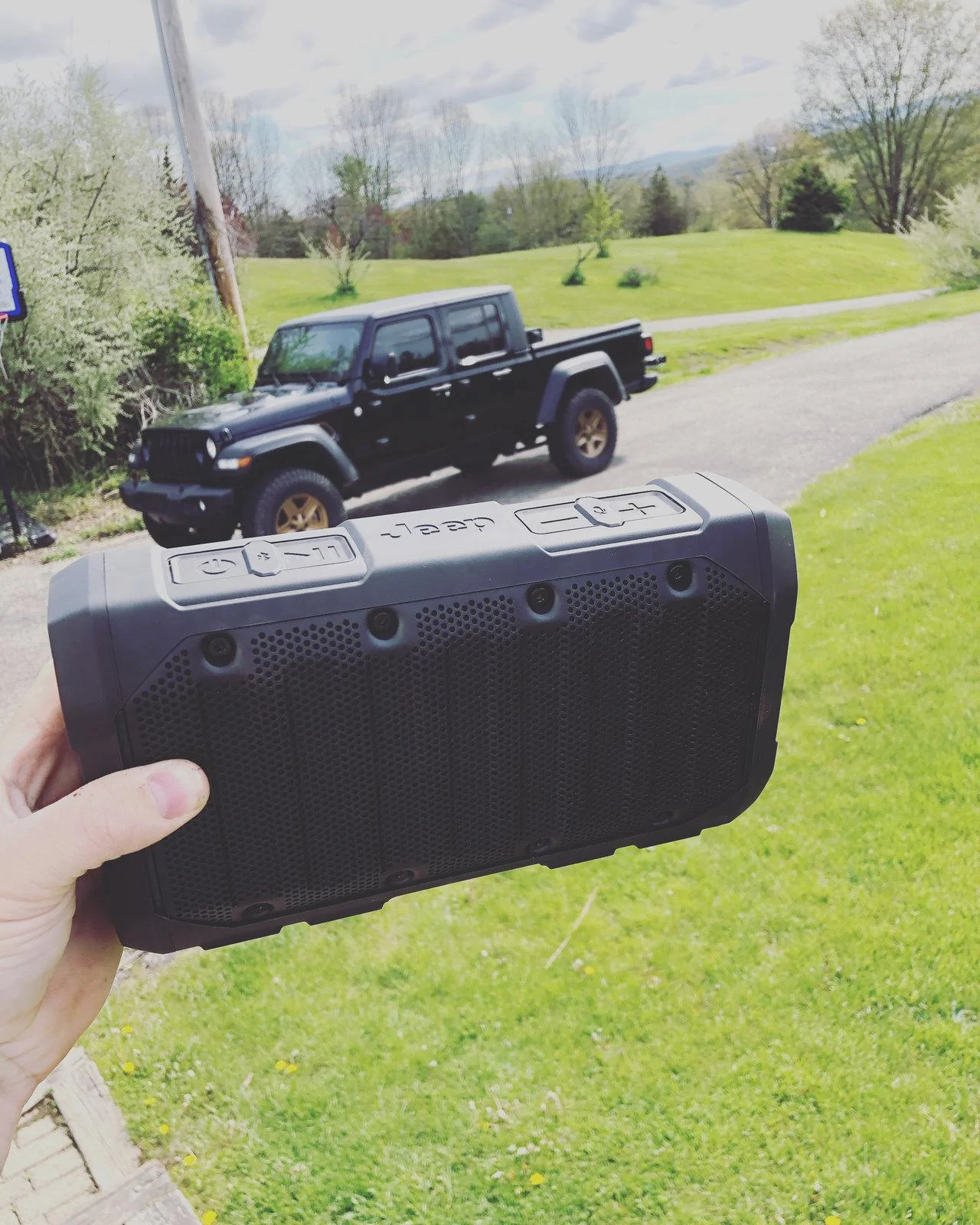 Jeep Gladiator Black and gold gladiator 9AE5B915-0CE3-4E73-8DE1-B15702A28847