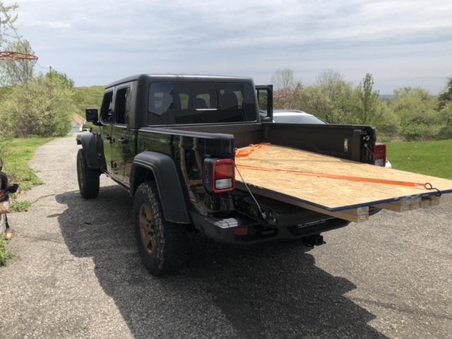 Jeep Gladiator Black and gold gladiator 4F2DF3BE-75F5-46C0-A1AF-1BE564473633