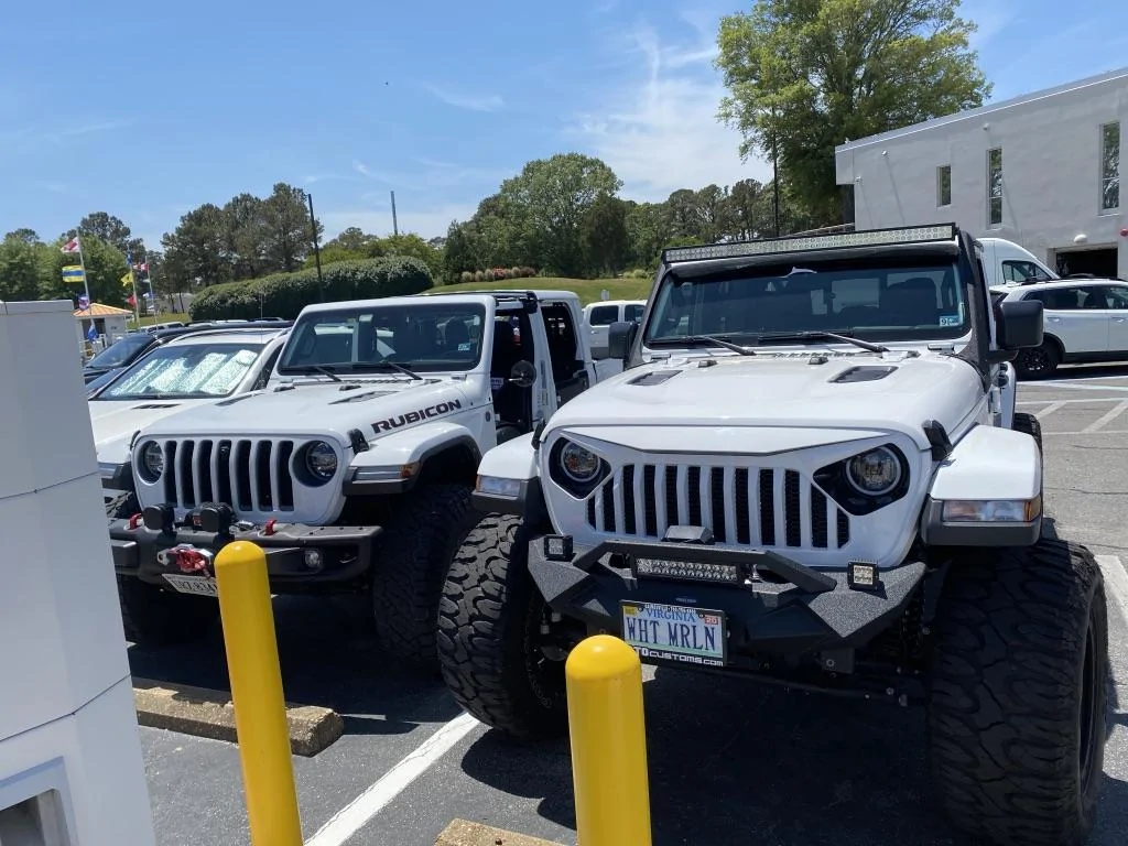 Jeep Gladiator Jeeps Parking Next To Jeeps UNADJUSTEDNONRAW_thumb_19cd