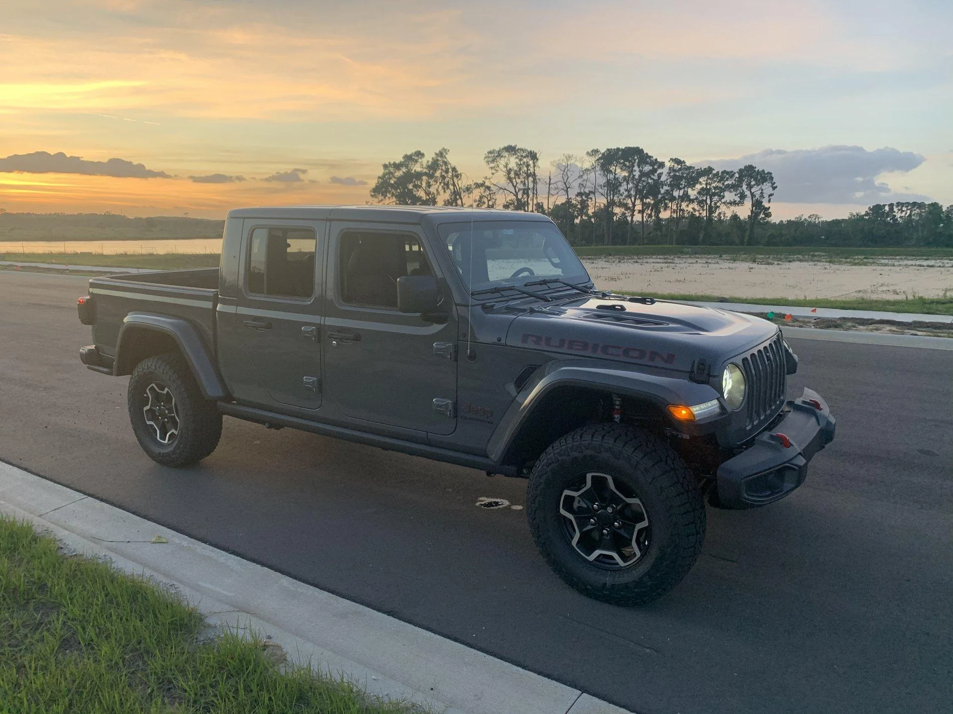 Jeep Gladiator STING GRAY Gladiator JT Club 9A35D68C-A1B1-471A-9F11-8E28A78357E3