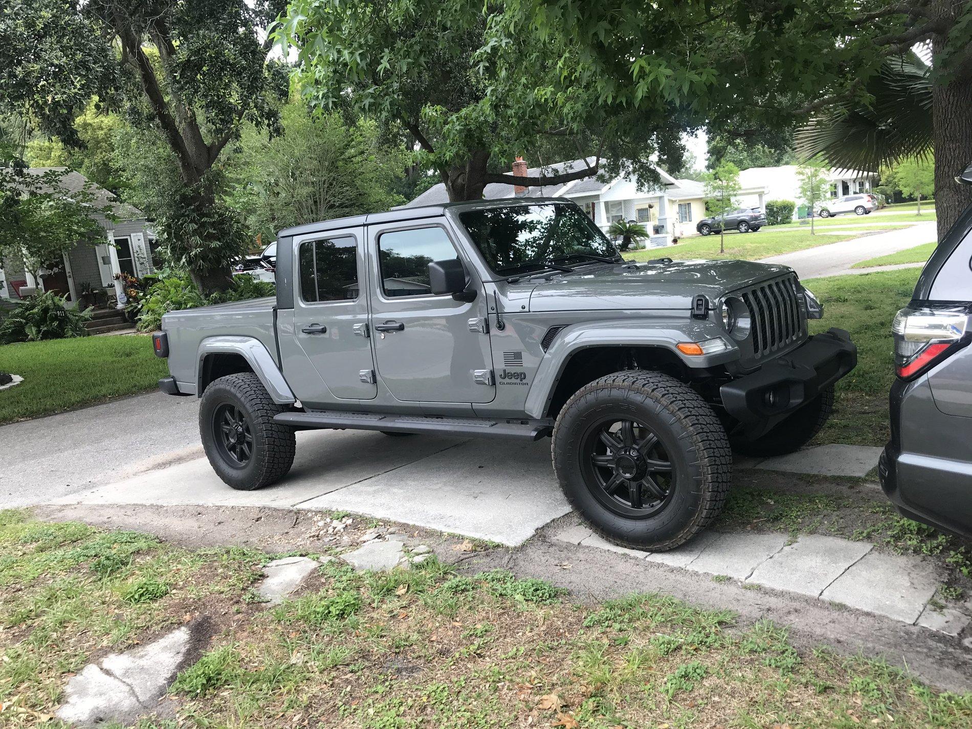 Jeep Gladiator Body Color or Black Fender Flares? 101A09E2-5B40-4F7B-9B56-61981503C97F