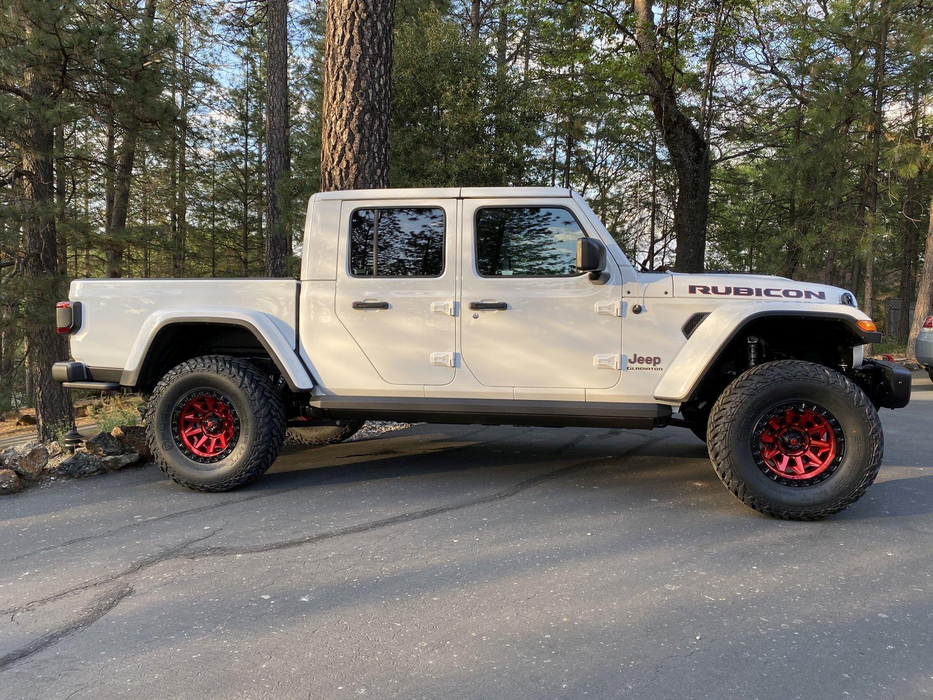 Jeep Gladiator Please show me your Steps Gladiator_Side_View