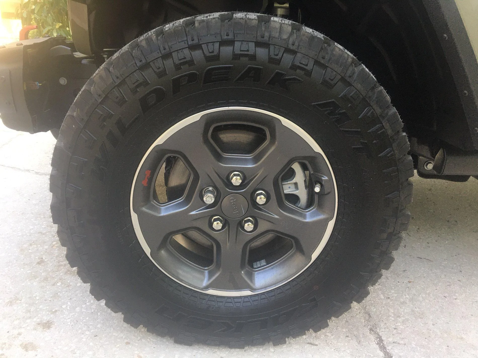 Jeep Gladiator Wheels, Tires and Spare from a Rubicon IMG_1380