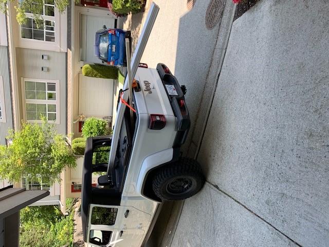 Jeep Gladiator Hauling Long Lumber ?hash=d0fb4e6bf00c5def8034e414763e08ab