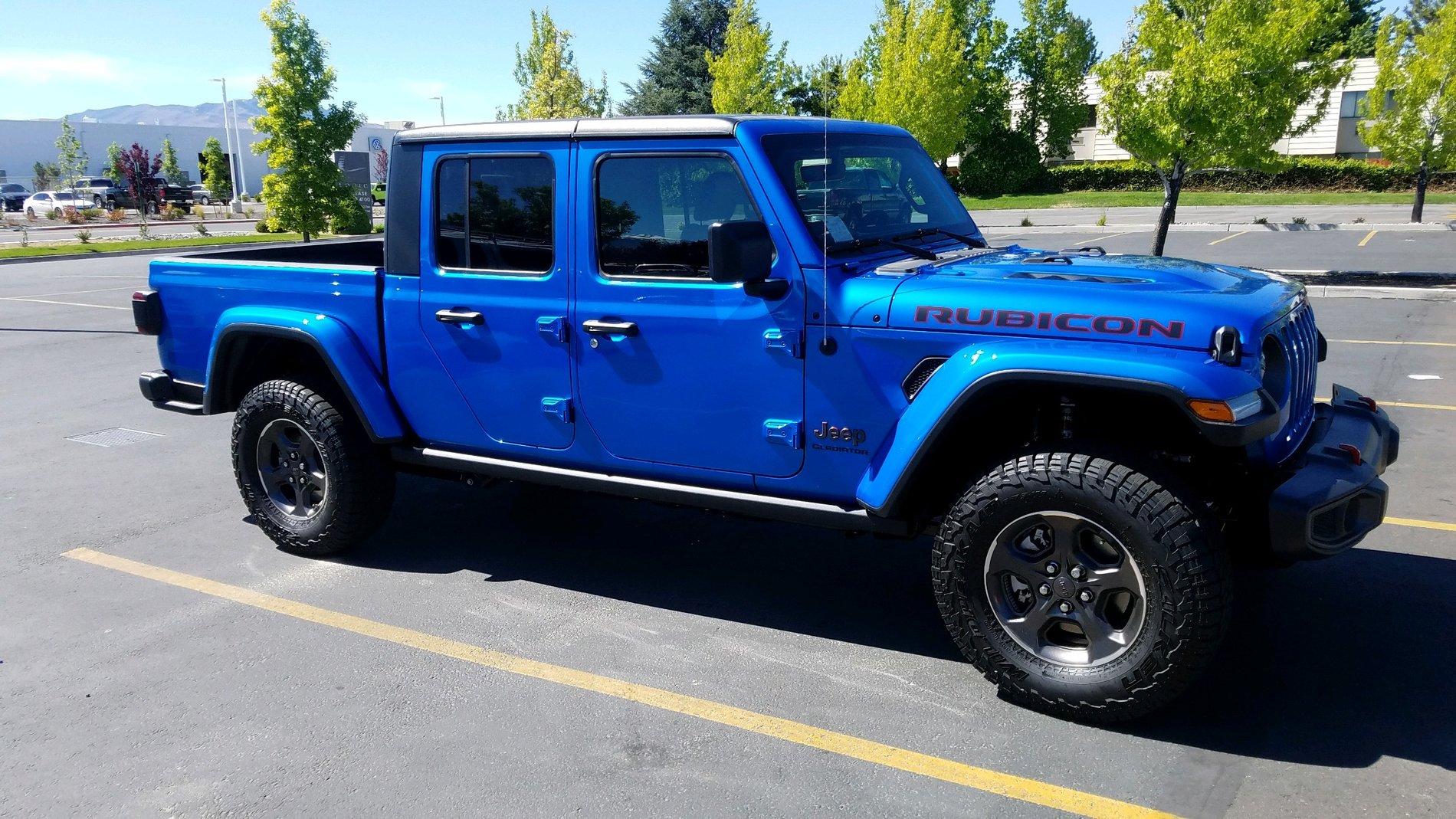 Jeep Gladiator Leather vs Cloth Seats newGladiator
