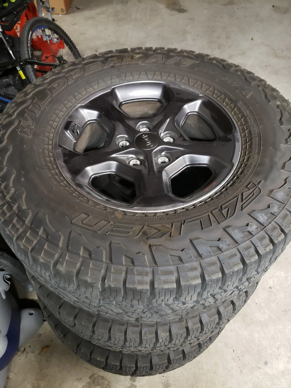 Jeep Gladiator Rubicon tires/wheels with TPMS 20200515_170459
