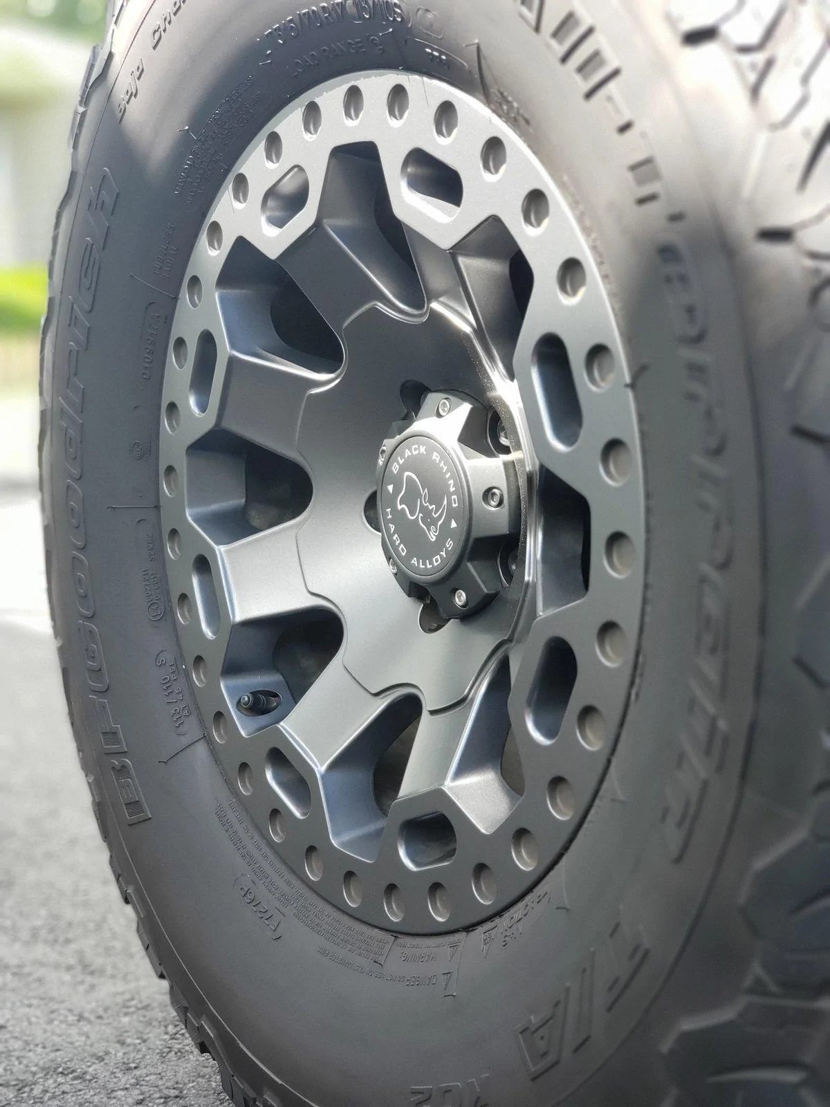 Jeep Gladiator 4 BFG KO2 35x12.5x17 (315 70 r17) with Black Rhino Warlords 20200524_144432
