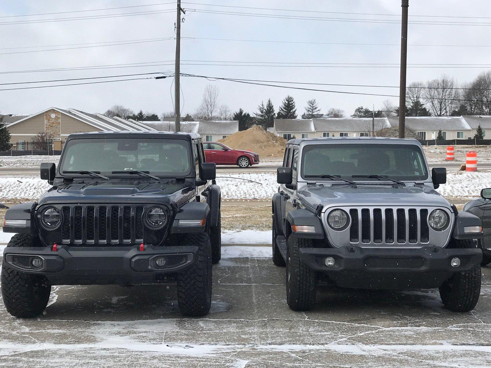 Jeep Gladiator Gladiator and JLU side by side photos? IMG_7398.JPG
