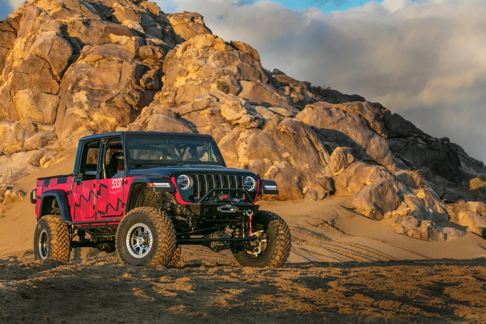 Jeep Gladiator Gladiator Survived King of the Hammers Savvy Racing and 4lowphotography 4