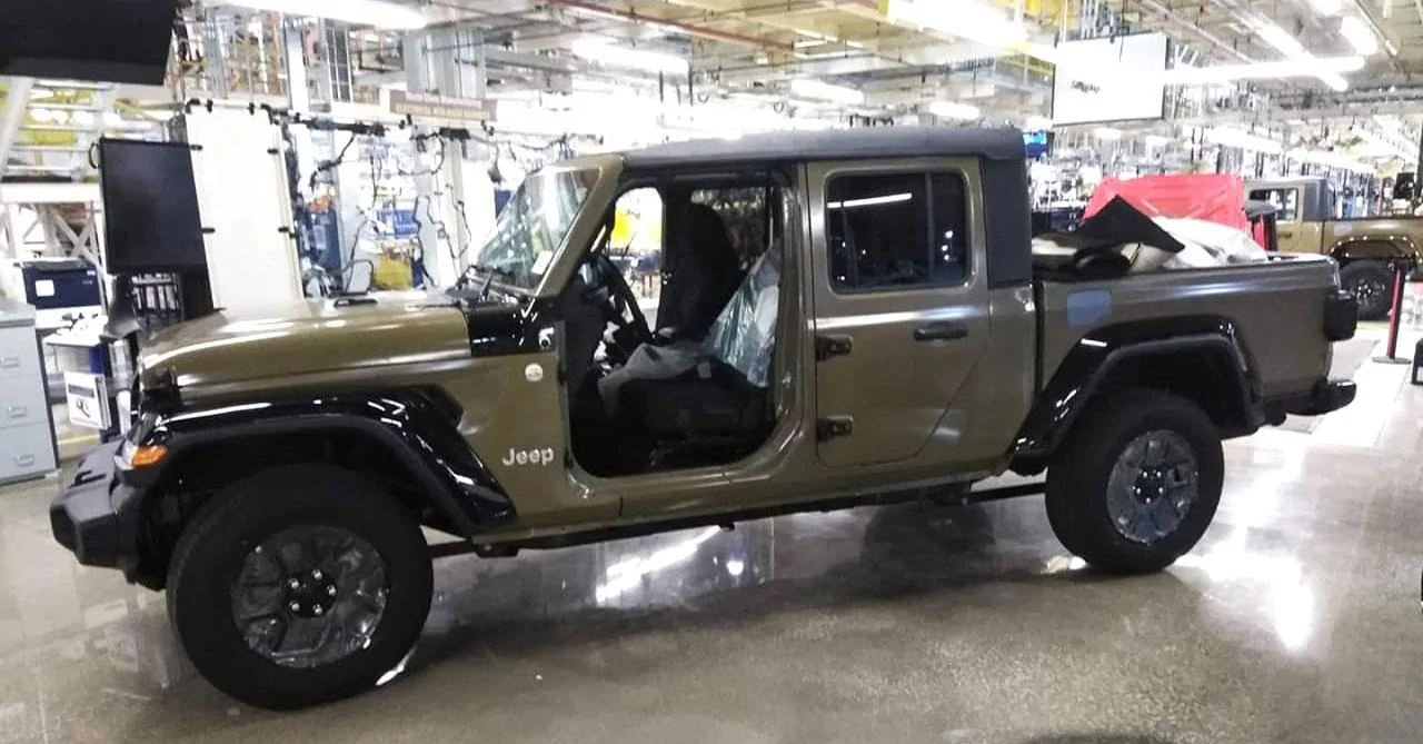 Gator-Jeep-Gladiator-Pickup-JT.webp