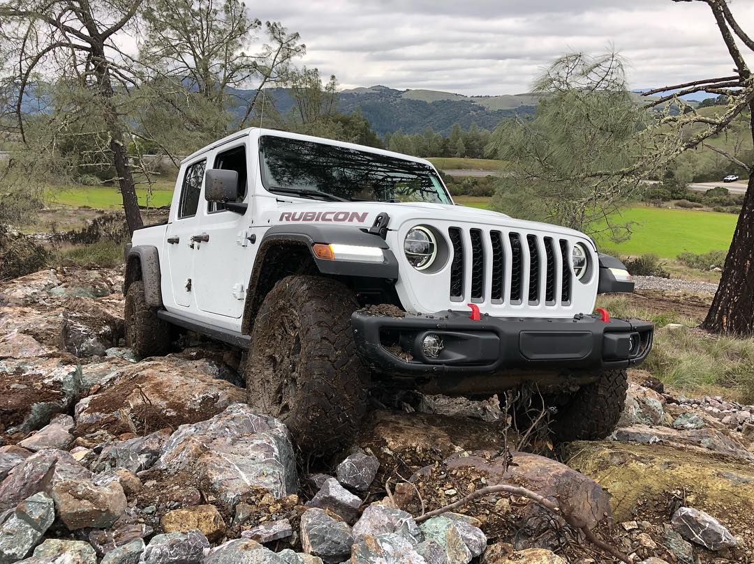 Jeep Gladiator BRIGHT WHITE Gladiator JT Club Bright White Jeep Gladiator Pickup Truck