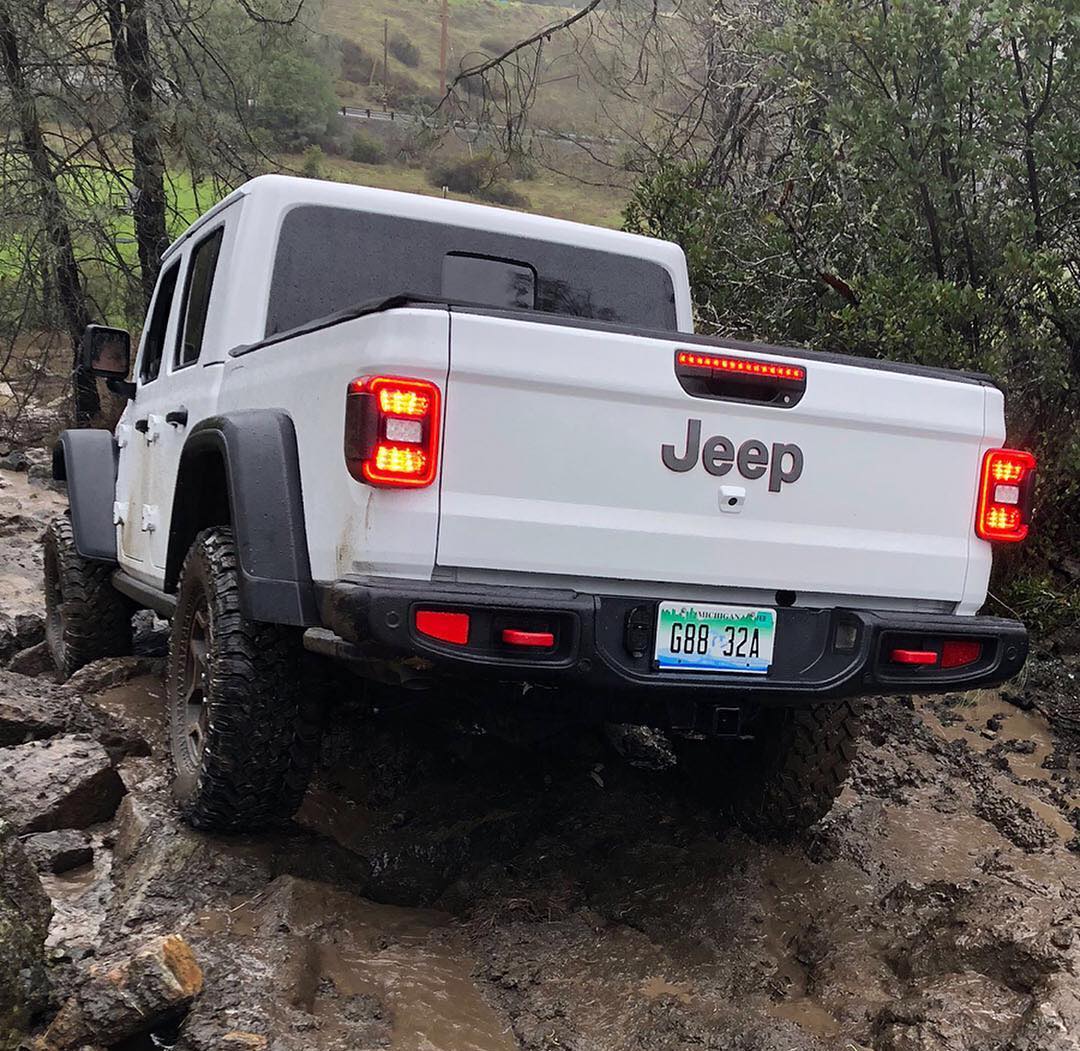 Jeep Gladiator BRIGHT WHITE Gladiator JT Club White-Jeep-Gladiator
