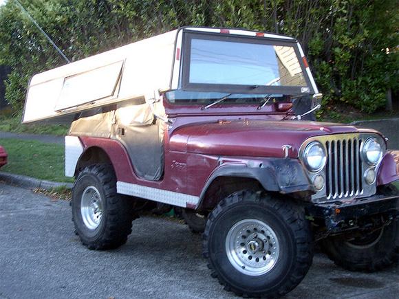 Jeep Gladiator What's the purpose of the slant top? car-photo-1982-jeep-wrangler-truck-cap-topper-fail-funny