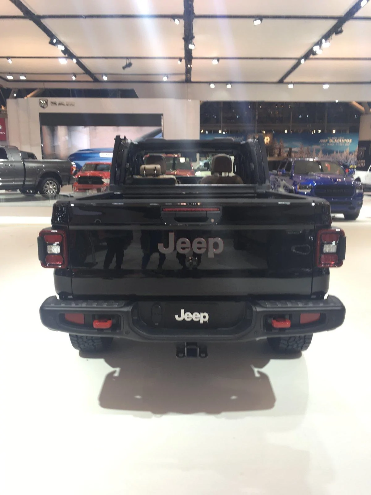 Jeep Gladiator First look at Saddle interior in a Rubicon 0FEBC701-F977-444B-949C-E063D9CA7CDB