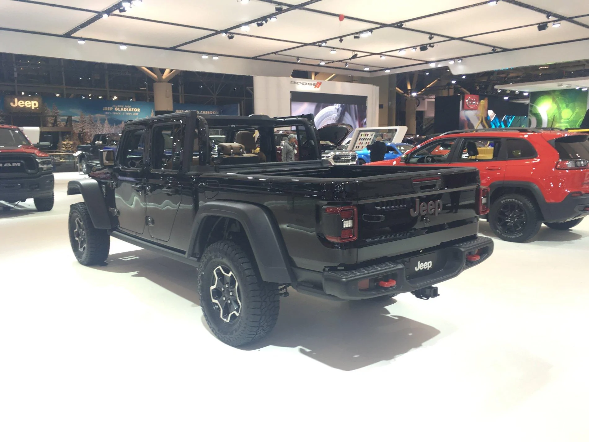 Jeep Gladiator First look at Saddle interior in a Rubicon 657B0355-161D-4B8A-8084-7ECBF1D7AE01