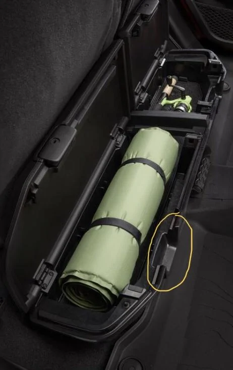 Jeep Gladiator Under seat storage capacity. . . AE2D2C76-5946-4D5E-A8B0-A18B4B5EABDB