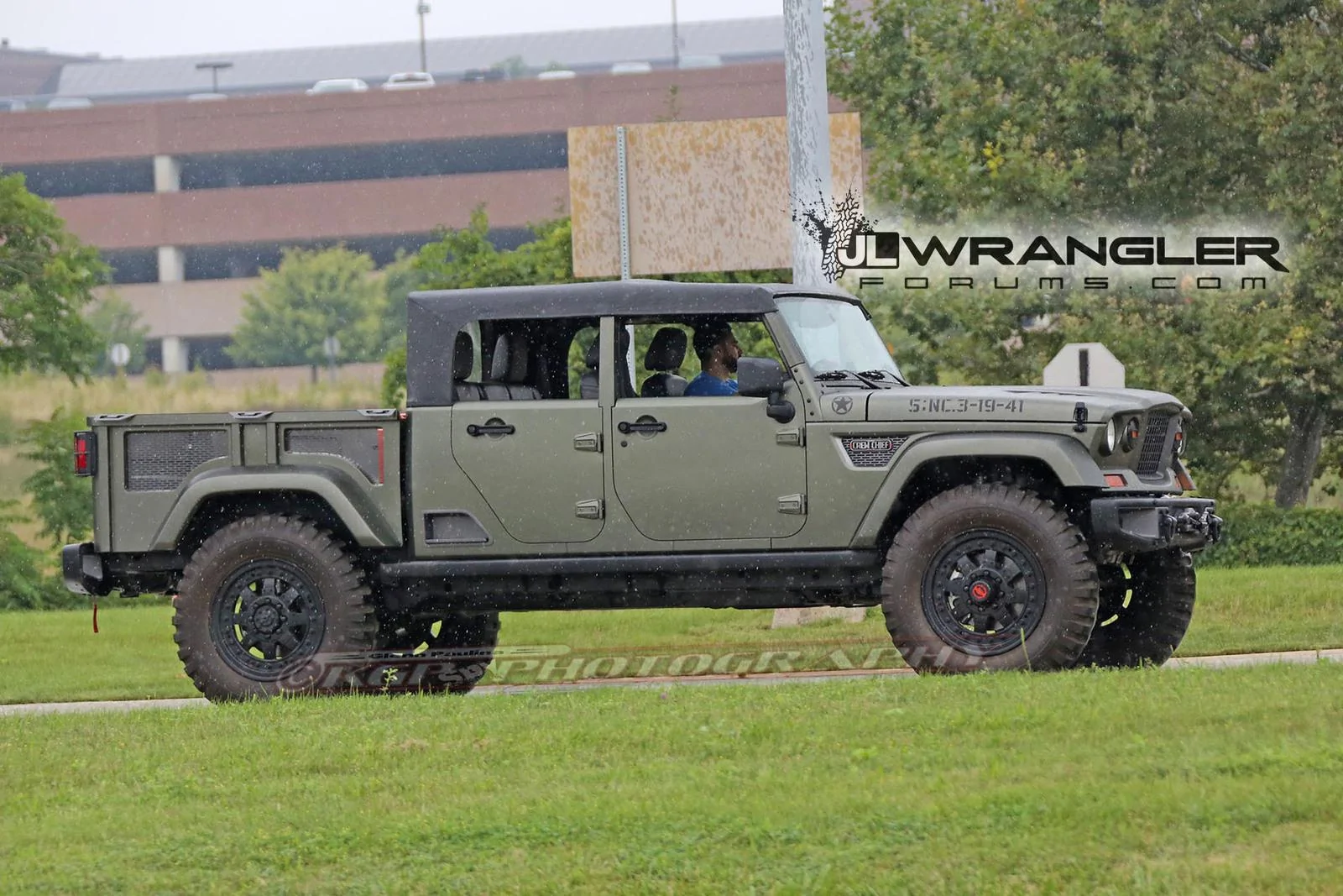 2019-jeep-scrambler-pickup-jt-wrangler-02-jpg-jpg.webp