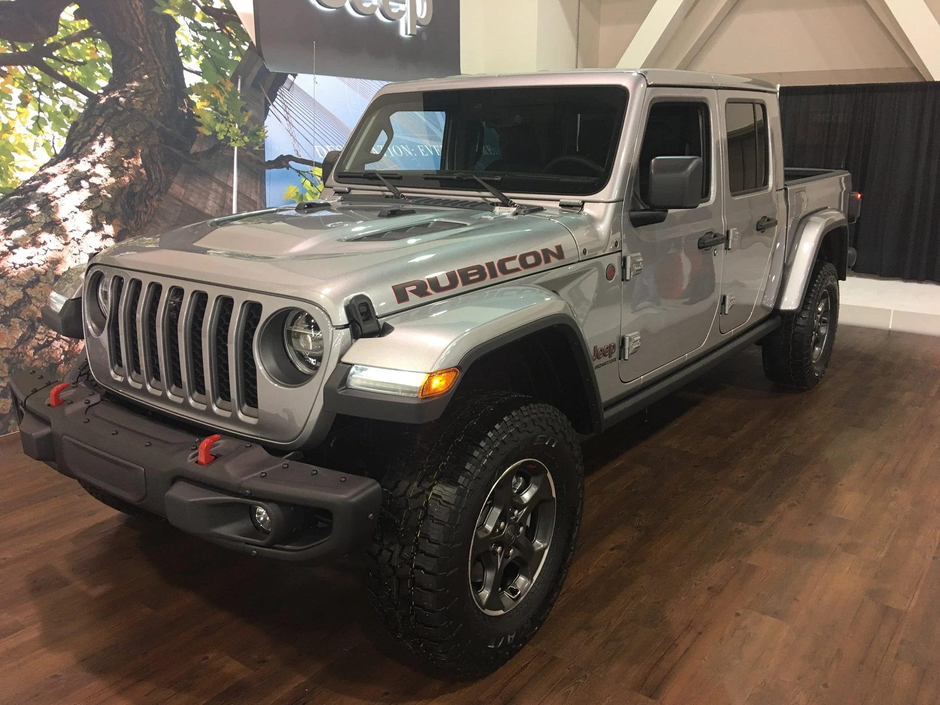 Jeep Gladiator Milwaukee WI Auto Show - My First Look! 3D16C4D4-4D6C-4B71-B665-499D74F510DB