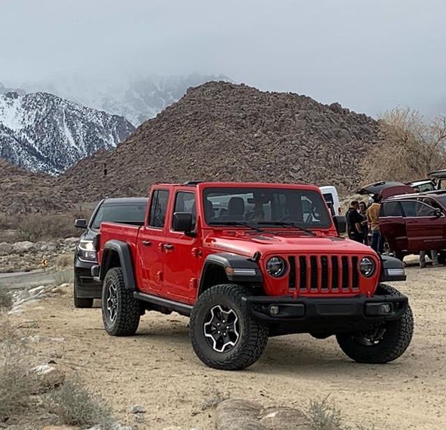 Jeep Gladiator FIRECRACKER RED Gladiator JT Club 1C20B328-7DD3-411E-B66C-9AD6614C15AD