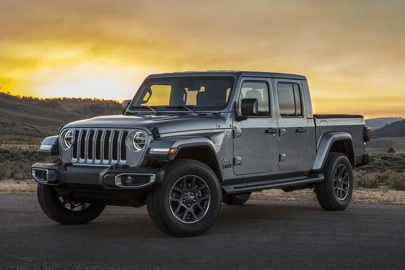 Jeep Gladiator The Jeep Gladiator IS a CAR!! https%3A%2F%2Fhypebeast.com%2Fimage%2F2018%2F11%2Fjeep-2020-gladiator-truck-debut-2019-releas