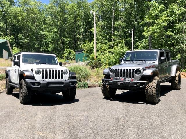 Jeep Gladiator Gladiators on Mopar 2" Lift Kit 98A3E811-23C4-4B09-B669-1C6486D91D10