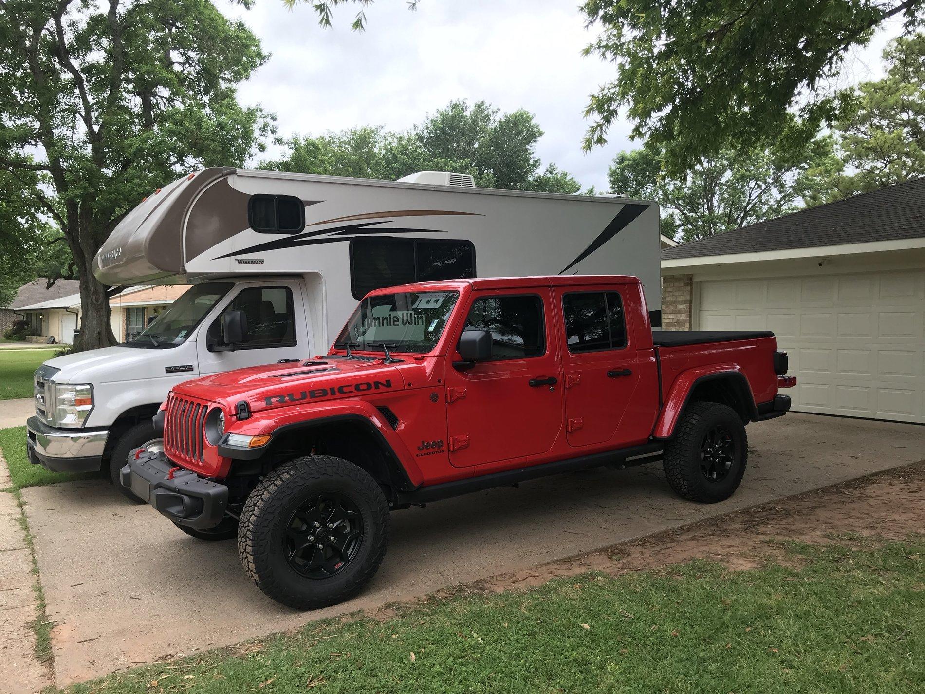Jeep Gladiator Kristine Christine and Winnie.JPG