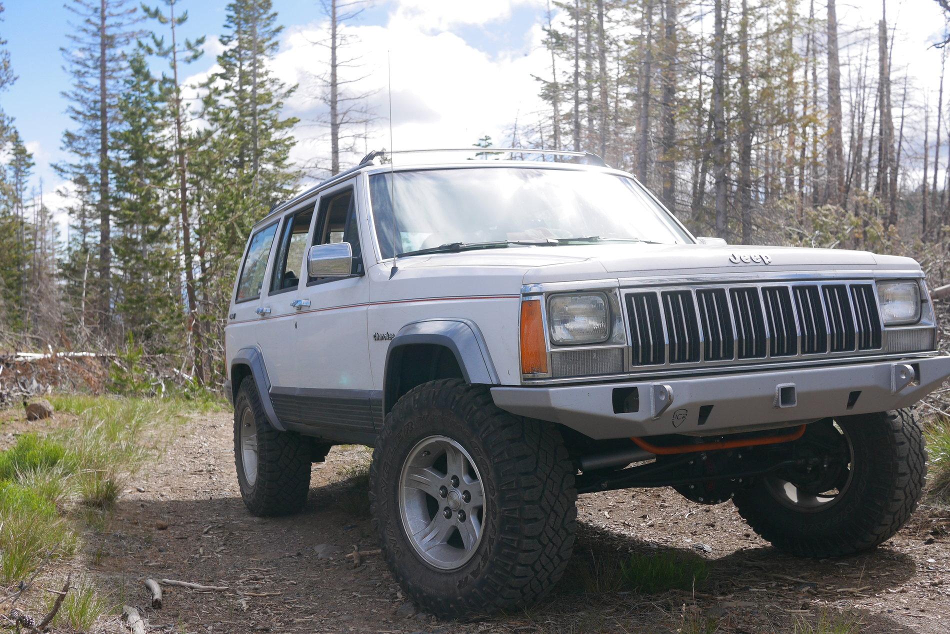 Jeep Gladiator Gladiator vs Tacoma IMO P1040208 (1).JPG
