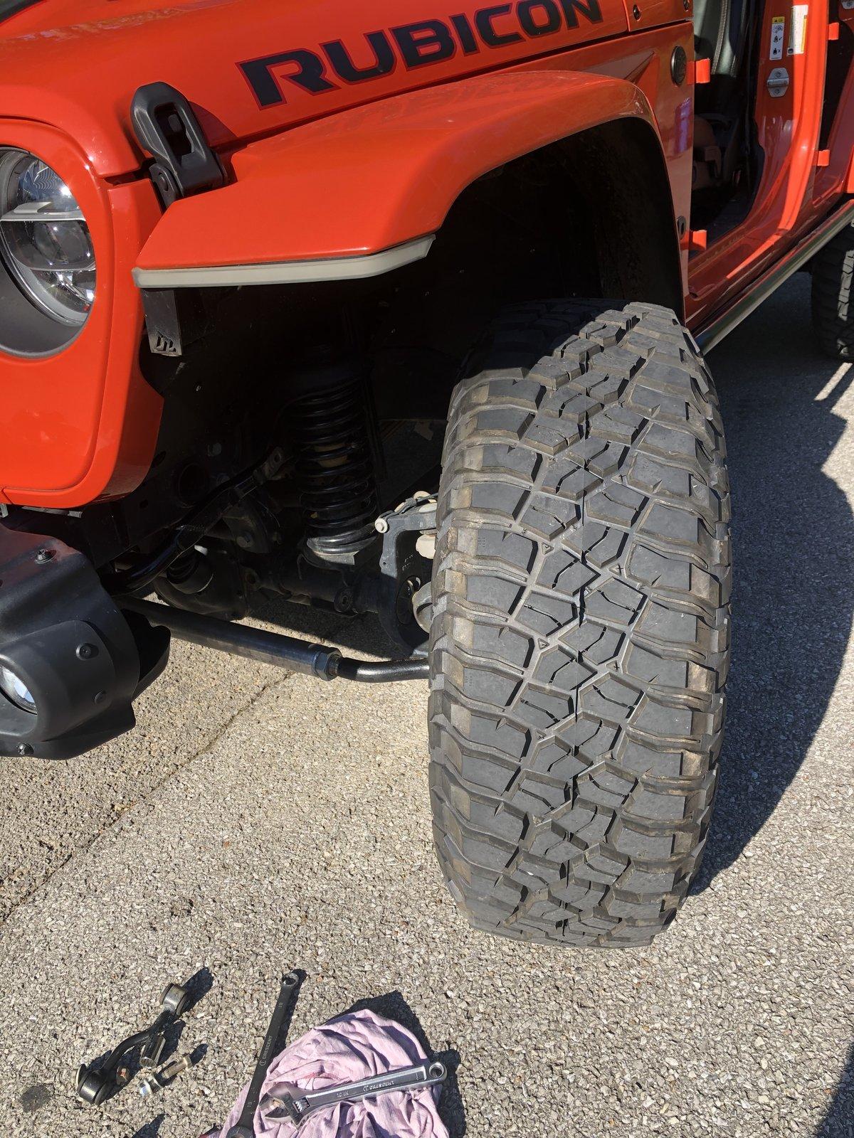Jeep Gladiator (5) 39x13.50R17 BFG Mud Terrain KM3 - $1800 E46FD15C-3CEA-4547-B285-6746A75B61A6
