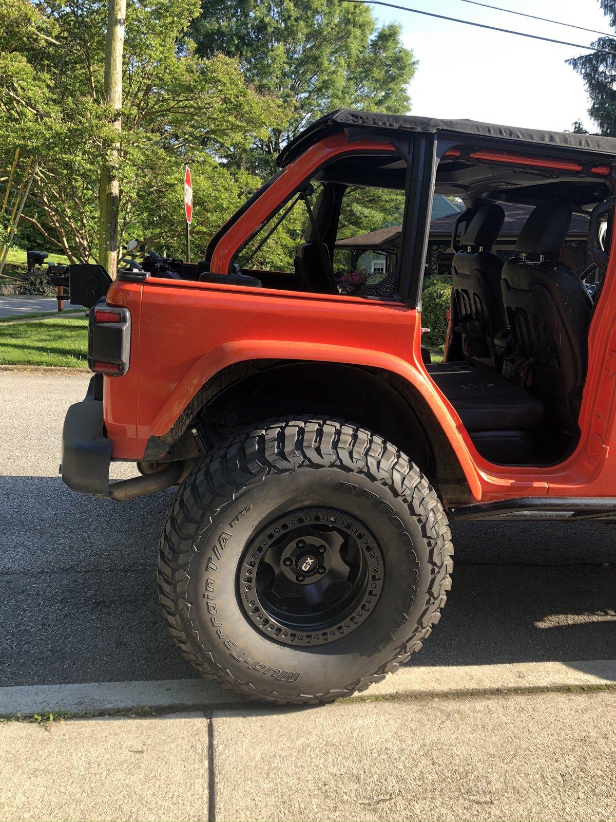 Jeep Gladiator (5) 39x13.50R17 BFG Mud Terrain KM3 - $1800 EF80F14F-A30C-480E-9E8F-228394350108