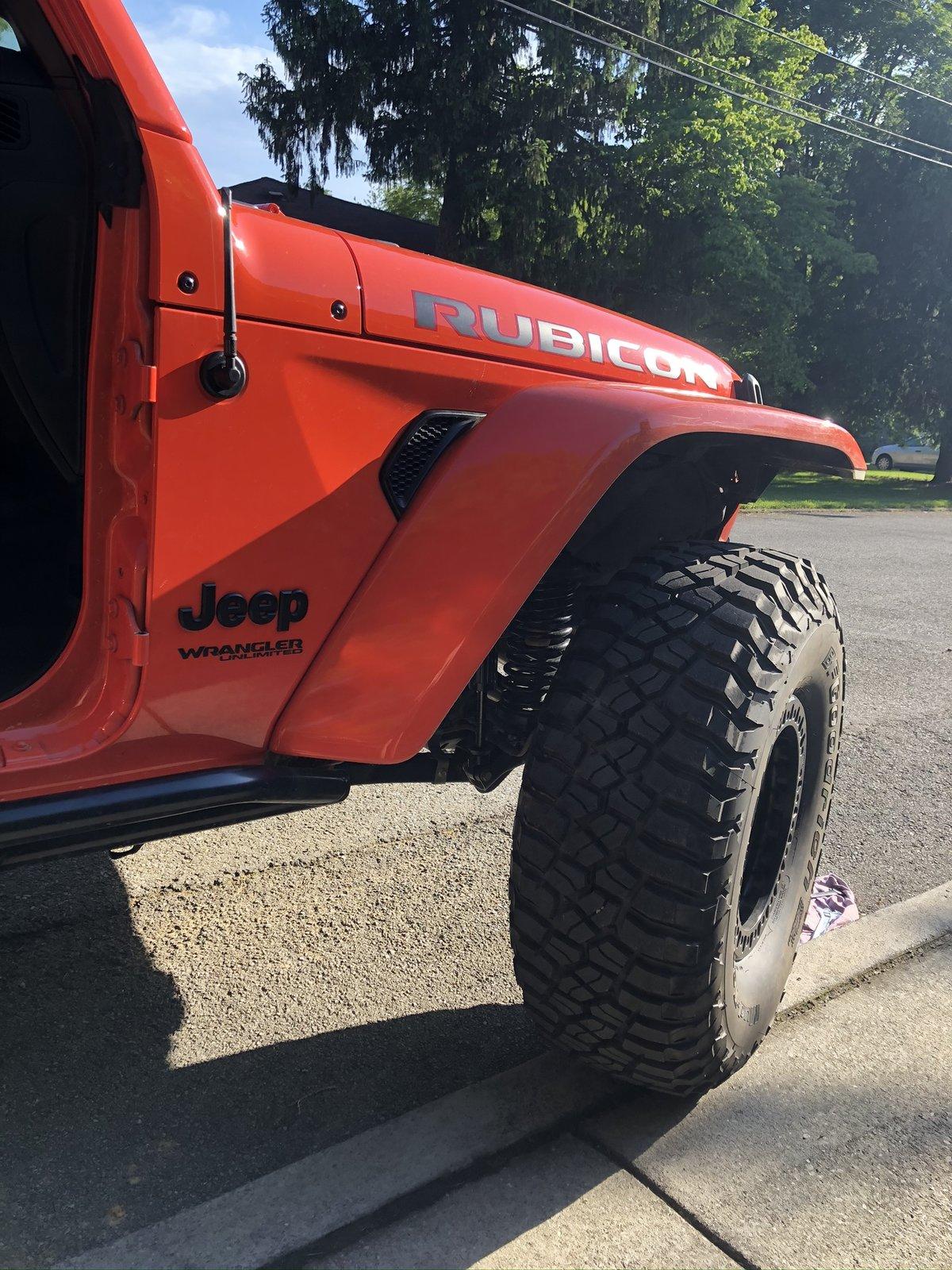 Jeep Gladiator (5) 39x13.50R17 BFG Mud Terrain KM3 - $1800 1C7E67FB-168D-4C70-A243-393EC175A75F