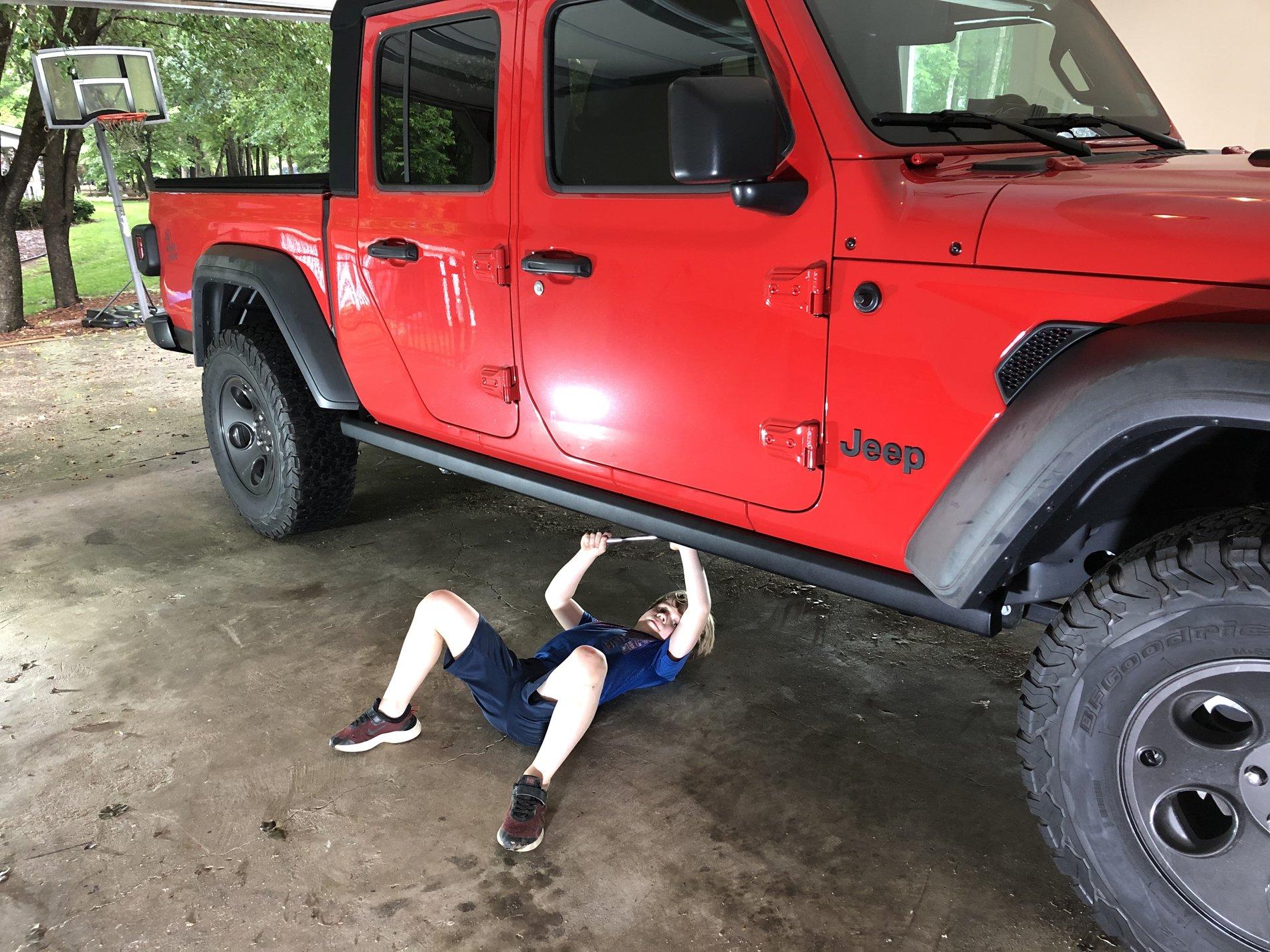 Jeep Gladiator FIRECRACKER RED Gladiator JT Club 83533360-C3C8-409F-824C-4F3A2A331A68
