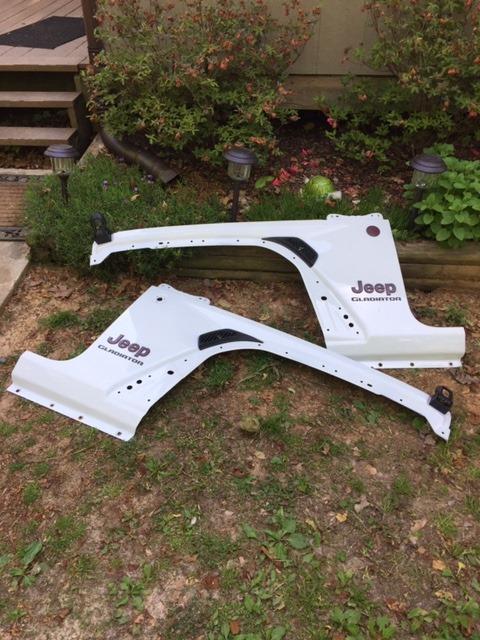 Jeep Gladiator Sport S fenders different from a Rubicon's? JWjP1ZdwDwipUaT0ud_MnlEnq4n&_nc_ht=scontent-atl3-1