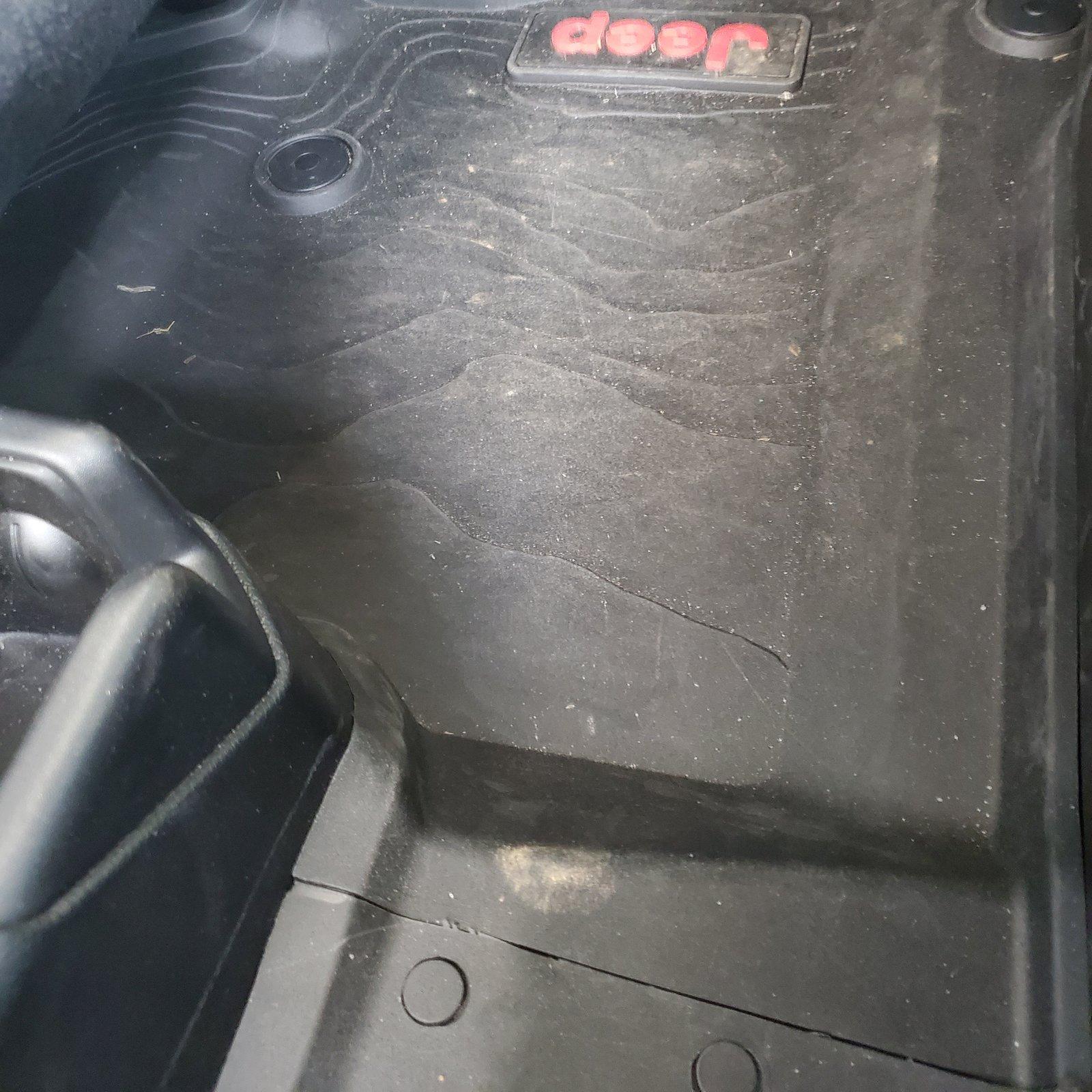 Jeep Gladiator wtb RED Letter logo Slush Matt's my 2020 came with Black 20200529_190557