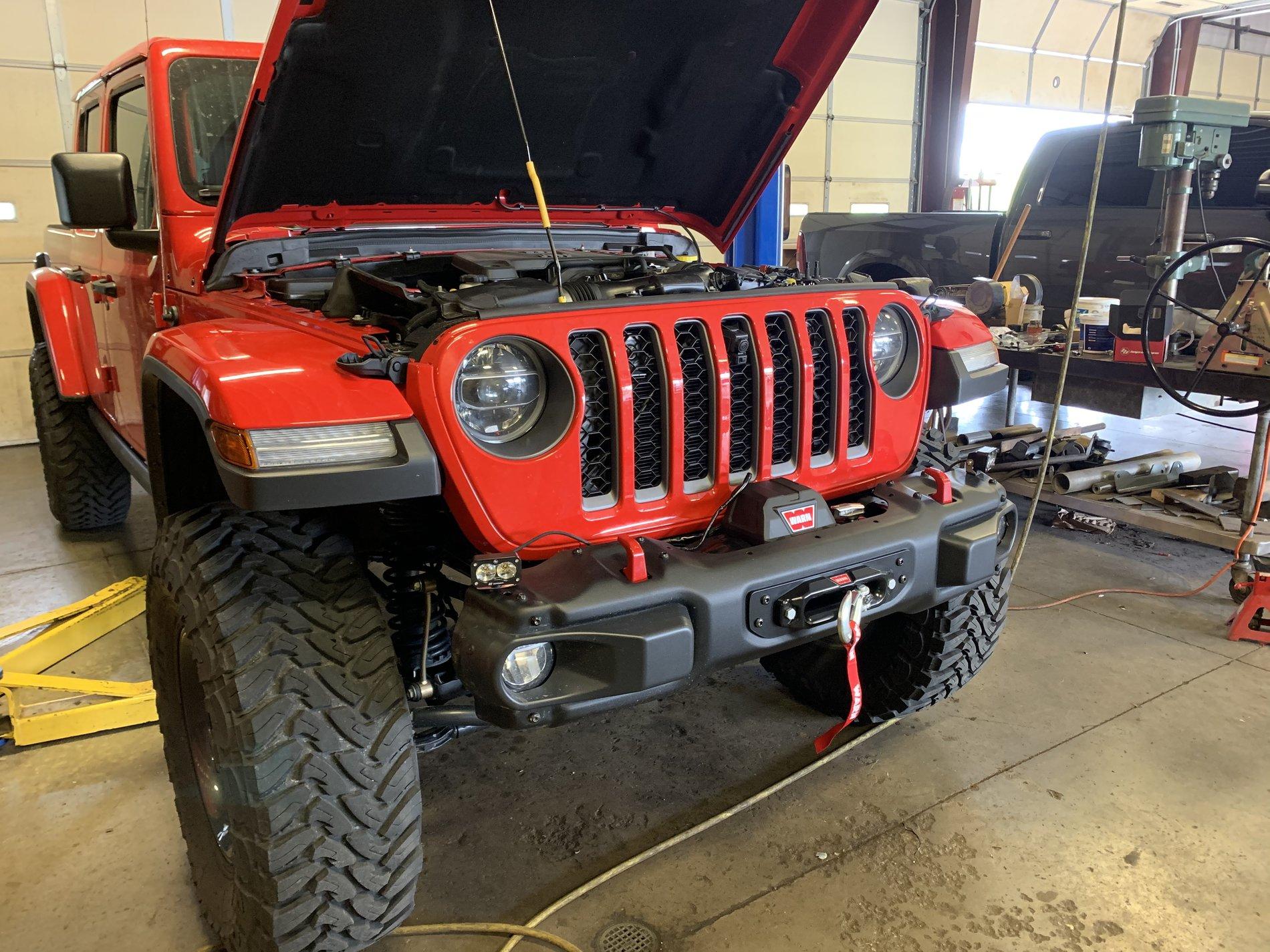 Jeep Gladiator Warn winch 689927F8-FDC6-417F-836E-7F2BD6EBA341