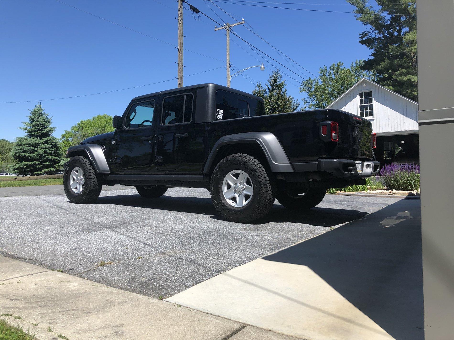 Jeep Gladiator Let's see 'em - Larger tires on Sport S wheels 359DDC76-4207-42CB-9E6C-583C6794777F