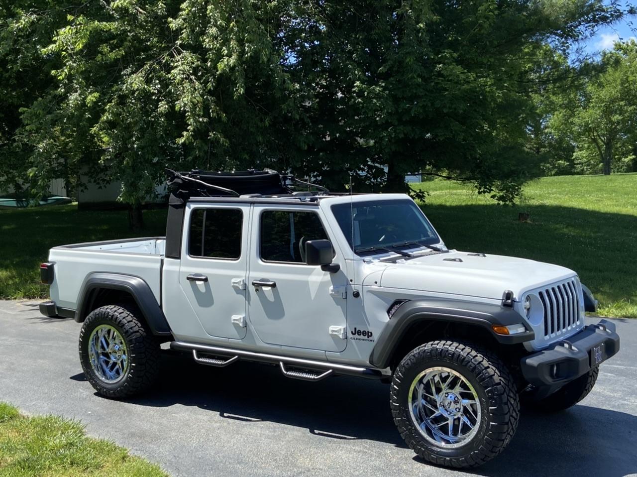 Jeep Gladiator New sport s manual trans with 35s B154115A-6917-48EC-9379-AB729331BD22