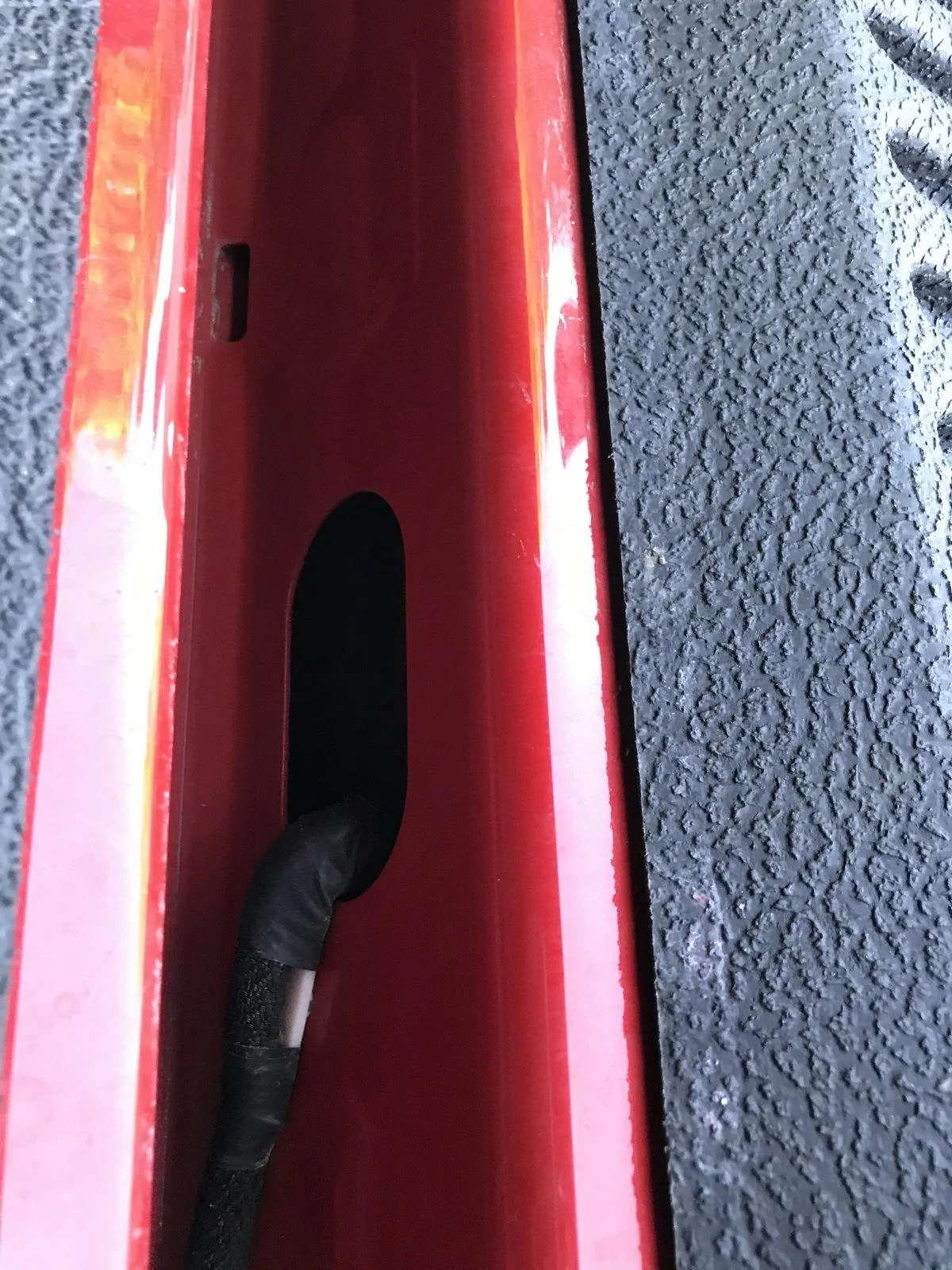 Jeep Gladiator Grommet/Gasket for tailgate center hole IMG_5059