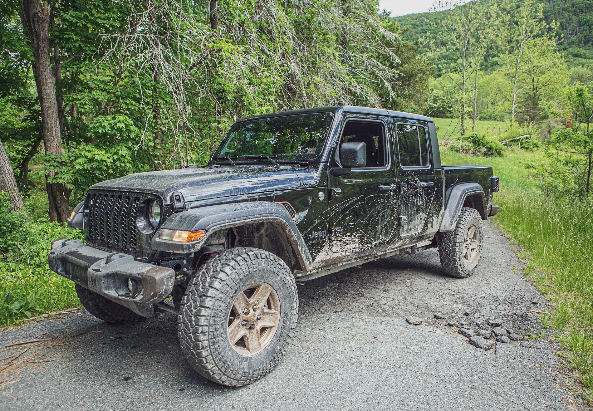 Jeep Gladiator Black and gold gladiator 779D8A1F-29F0-4F10-9337-377AAFCC0B95