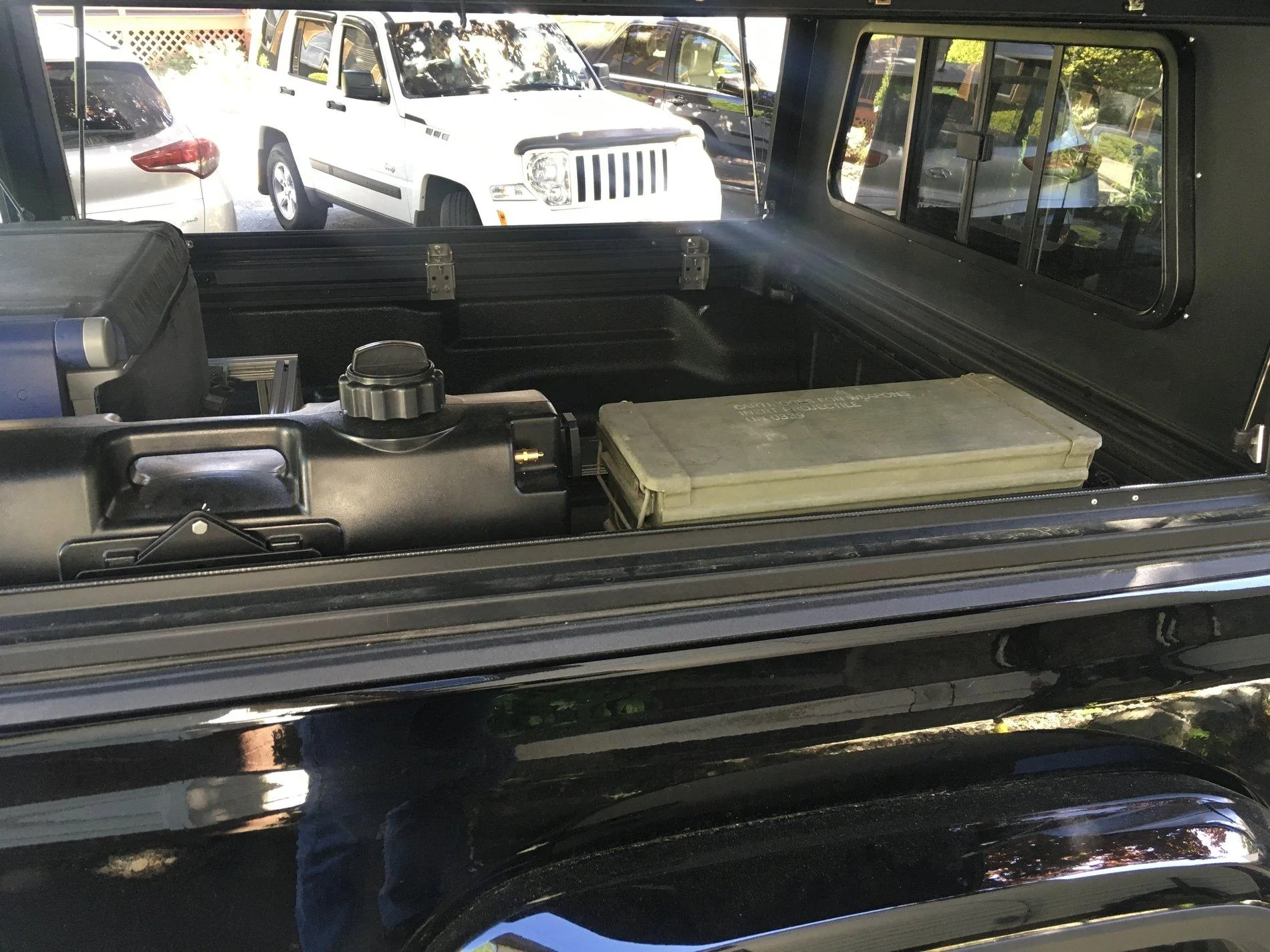 Jeep Gladiator Alu-Cab Gladiator Bed Cap 892DBE64-8030-4A7D-845C-A4A78578DE03